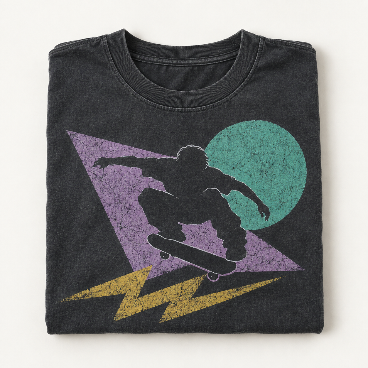Camiseta gráfica de skate de los años noventa sobre fondo blanco